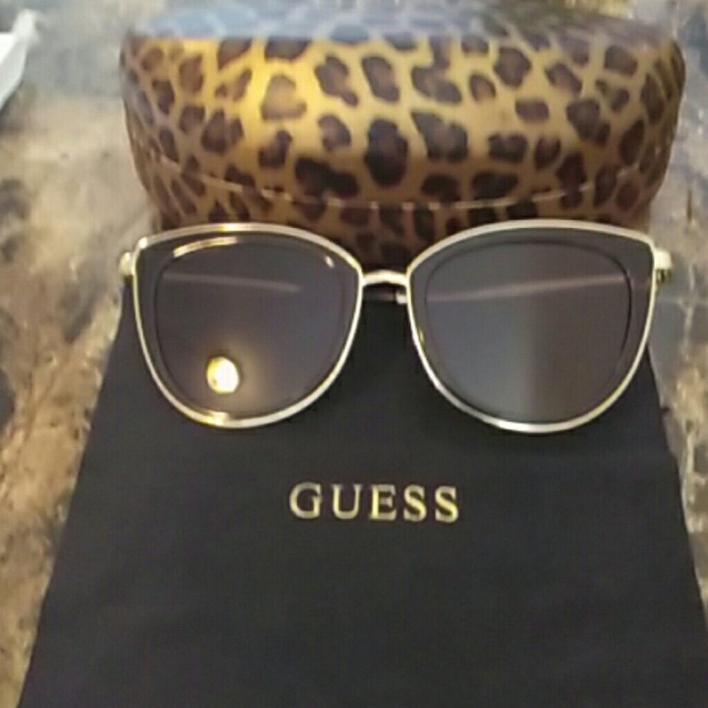 Guess sunglasses GU 7491